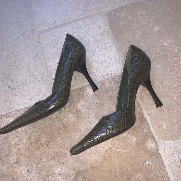 NWOT BCBGirls pointy pumps - Picture 6 of 11